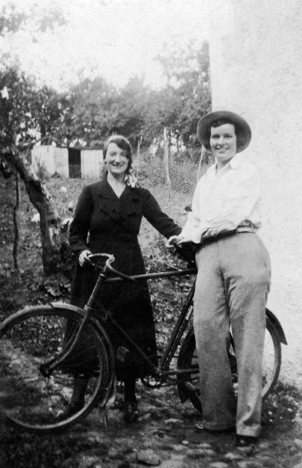 Two of the ‘Shoemaker’ McKenna sisters, Mary (McKenna) Murray and Eva (McKenna) Clerkin c. 1940.