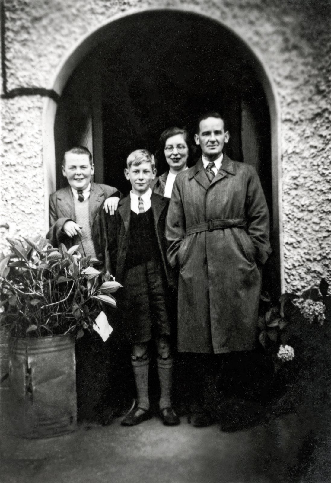 Superintendent George Lawlor and his family in Monasterevin, County Kildare.