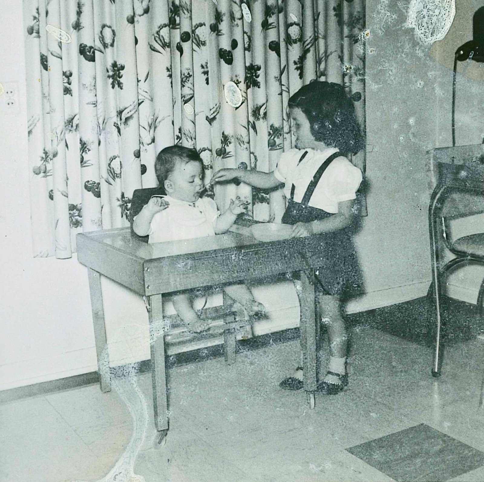 Gaye feeding sister Sherrilyn, 1955.