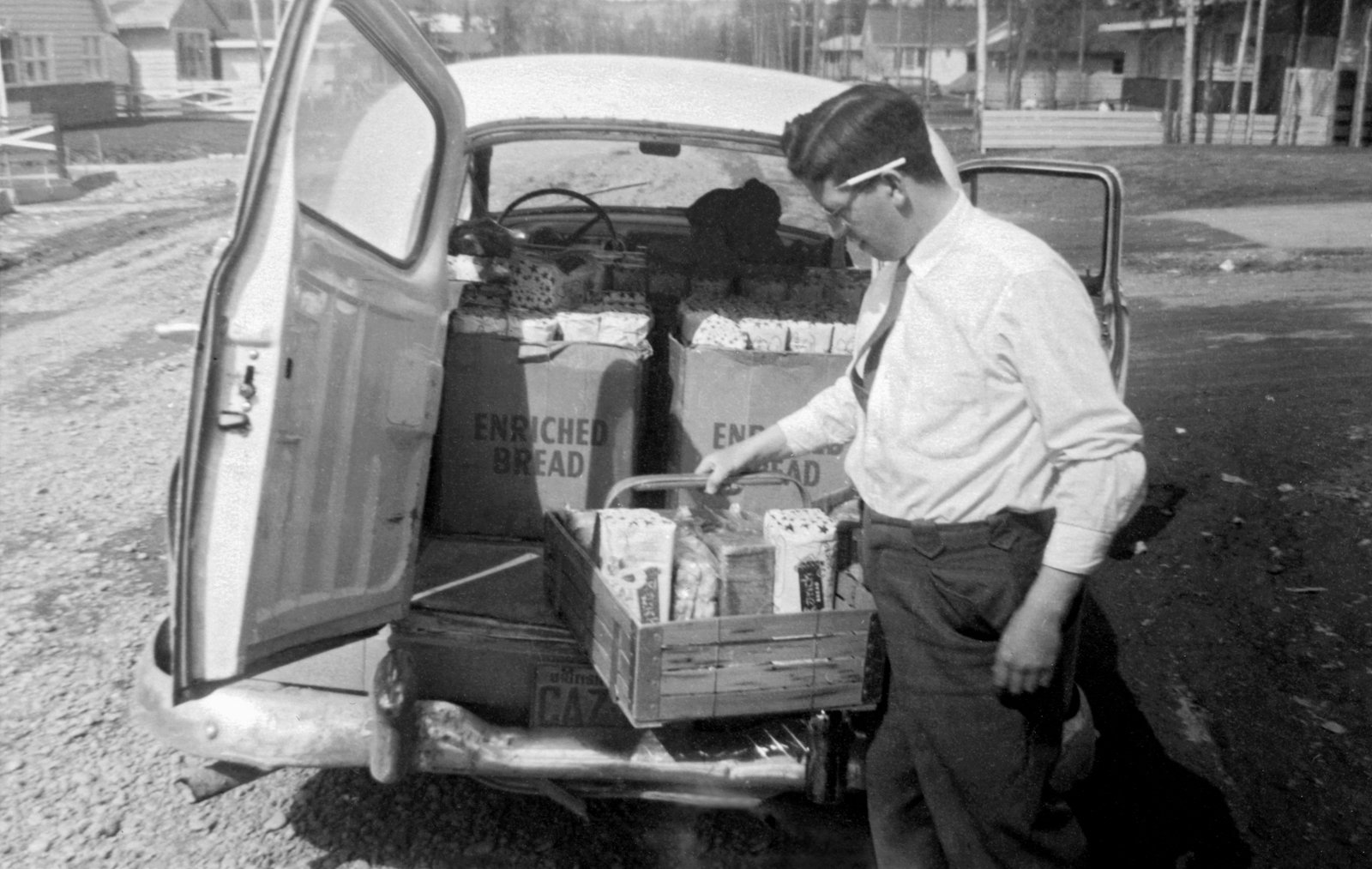 Selling bread at 5¢ a loaf – one of the many jobs that Bill would try when it turned out that the church’s Frontier Apostle program had not actually started yet
